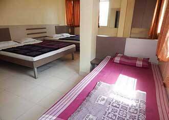 Sai Ratna Lodging, Nashik 4